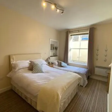 Easby Breakaways - **modern 5 Mins From South Bay, Scarborough** Apartment *