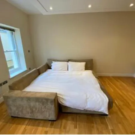 Easby Breakaways - **modern 5 Mins From South Bay, Scarborough** Apartment